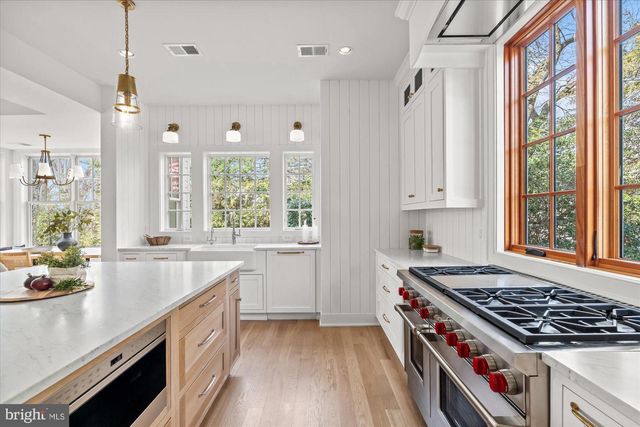 3612 N GLEBE RD, Arlington, VA 22207