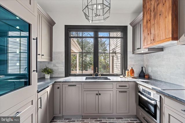 3612 N GLEBE RD, Arlington, VA 22207