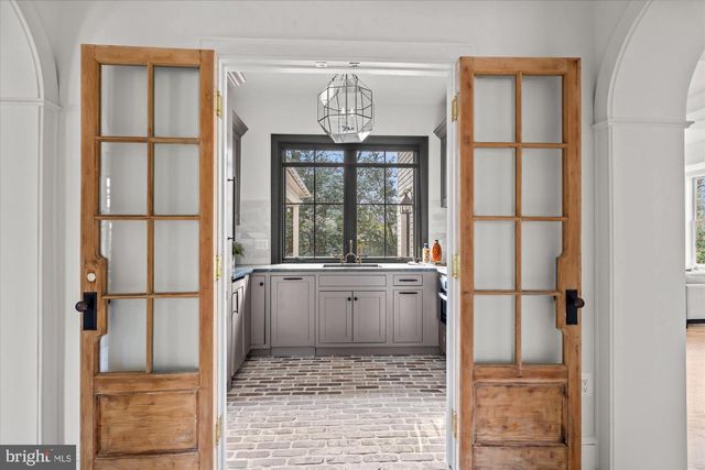 3612 N GLEBE RD, Arlington, VA 22207