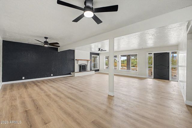 1065 W WHITELEY Street, Apache Junction, AZ 85120