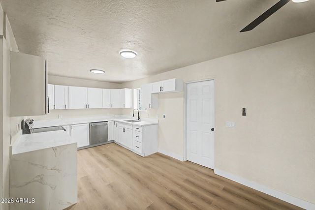 1065 W WHITELEY Street, Apache Junction, AZ 85120