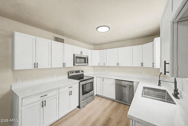 1065 W WHITELEY Street, Apache Junction, AZ 85120