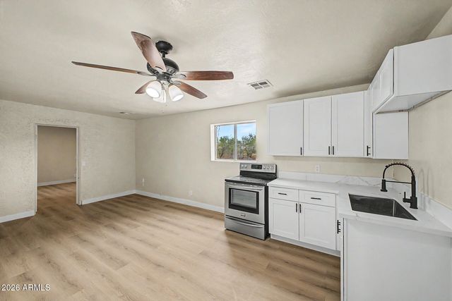 1065 W WHITELEY Street, Apache Junction, AZ 85120