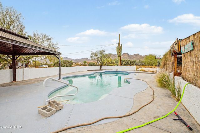 1065 W WHITELEY Street, Apache Junction, AZ 85120