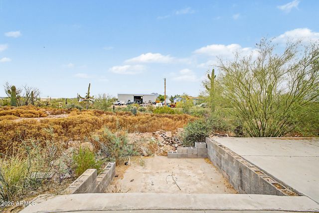 1065 W WHITELEY Street, Apache Junction, AZ 85120