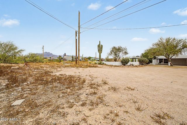 1065 W WHITELEY Street, Apache Junction, AZ 85120