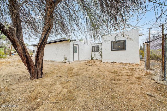 1065 W WHITELEY Street, Apache Junction, AZ 85120