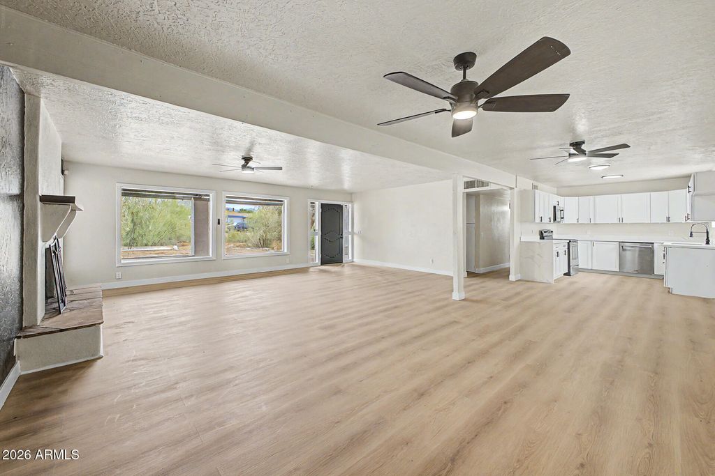 Image 16 of property listing at 1065 W WHITELEY Street, Apache Junction, AZ 85120