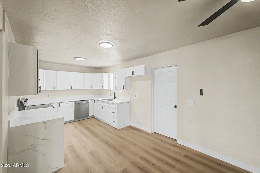 Image 18 of property listing at 1065 W WHITELEY Street, Apache Junction, AZ 85120