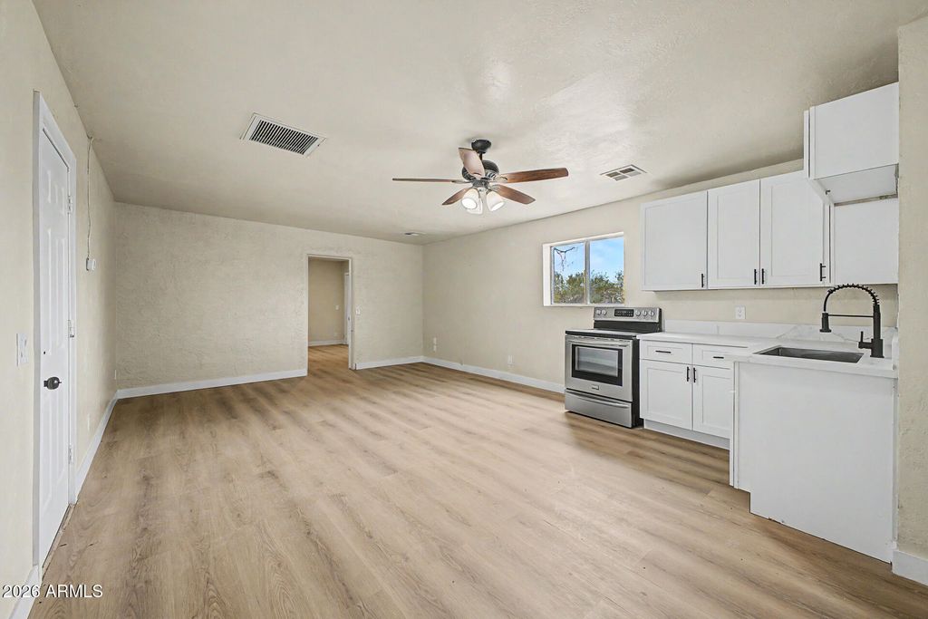 Image 39 of property listing at 1065 W WHITELEY Street, Apache Junction, AZ 85120
