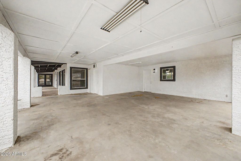 Image 5 of property listing at 1065 W WHITELEY Street, Apache Junction, AZ 85120