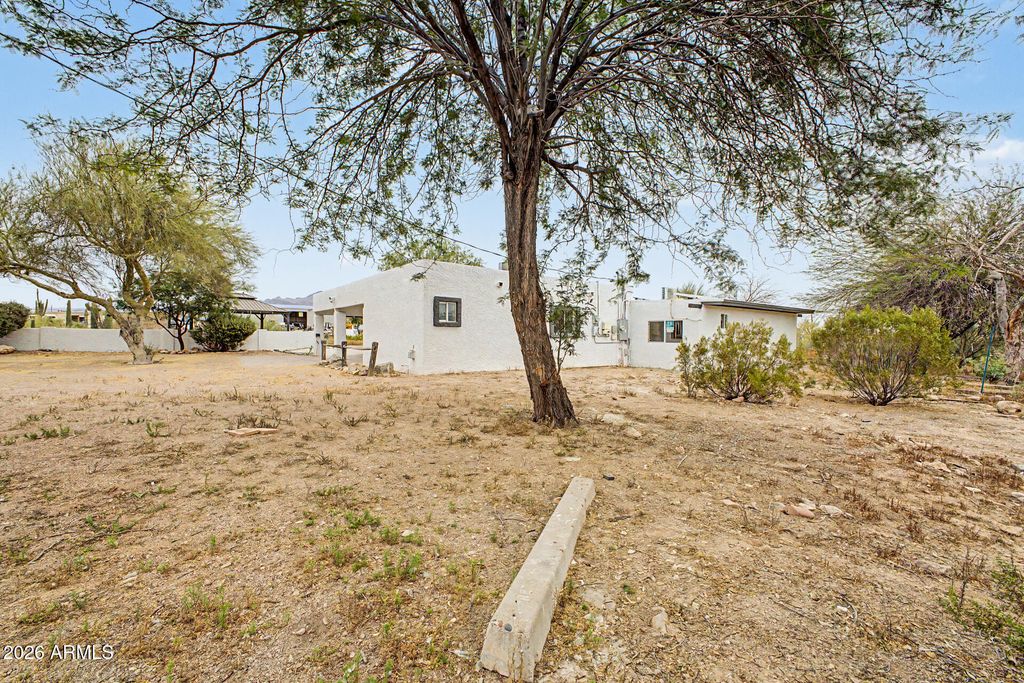 Image 73 of property listing at 1065 W WHITELEY Street, Apache Junction, AZ 85120