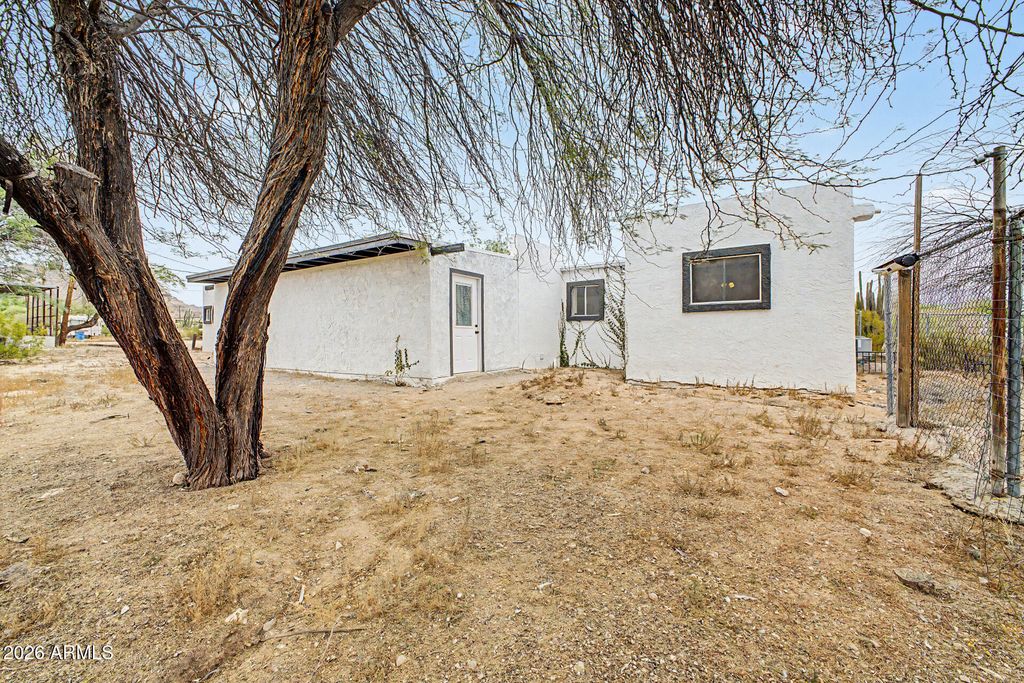 Image 75 of property listing at 1065 W WHITELEY Street, Apache Junction, AZ 85120