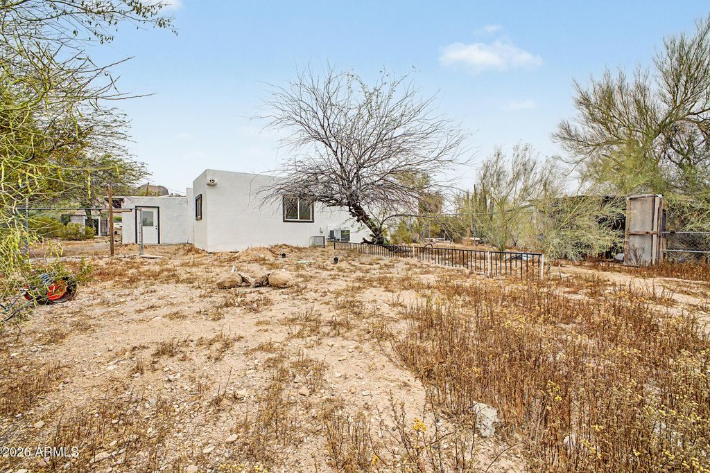 Image 76 of property listing at 1065 W WHITELEY Street, Apache Junction, AZ 85120
