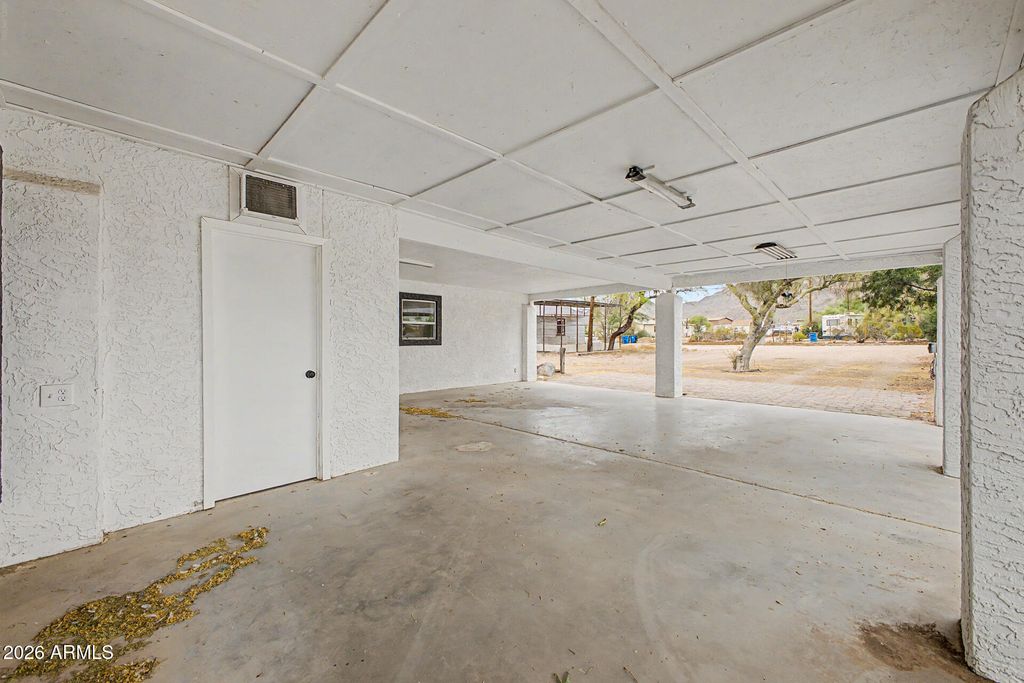 Image 8 of property listing at 1065 W WHITELEY Street, Apache Junction, AZ 85120