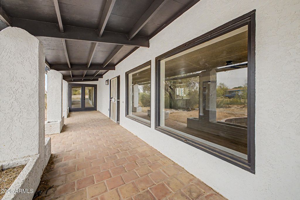 Image 9 of property listing at 1065 W WHITELEY Street, Apache Junction, AZ 85120