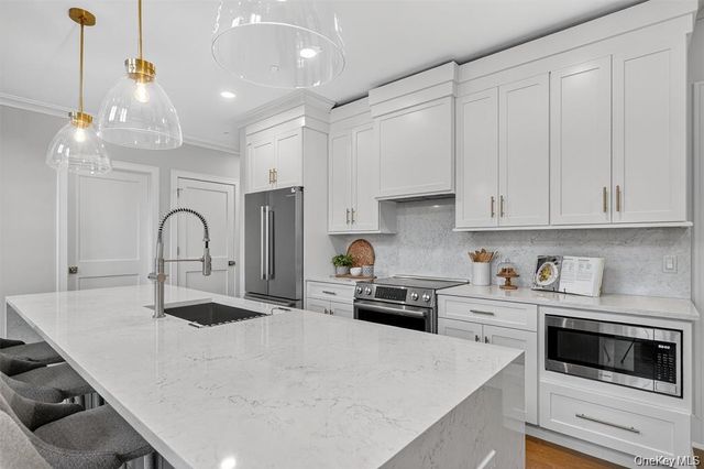 1828 Soundview Court, Yorktown Heights, NY 10598