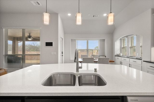 5005 Ridgeview Lane, Midlothian, TX 76065