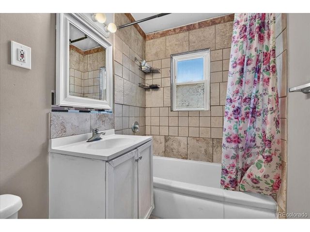 1725 Dayton St, Aurora, CO 80010
