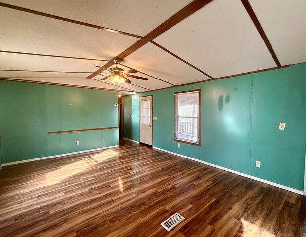 2191 Seven Knobs Rd, Gainesboro, TN 38562