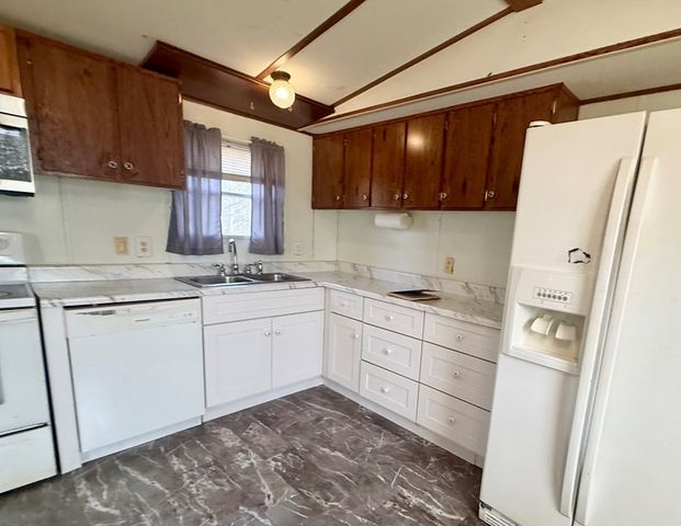 2191 Seven Knobs Rd, Gainesboro, TN 38562