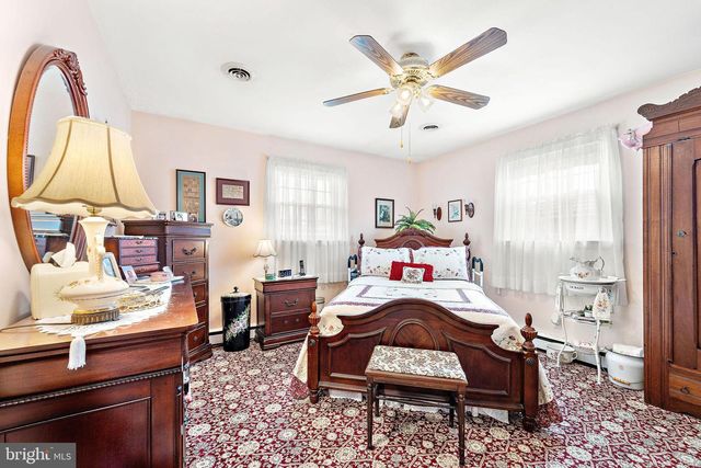 157 S SCHOOL ST, Gibbstown, NJ 08027