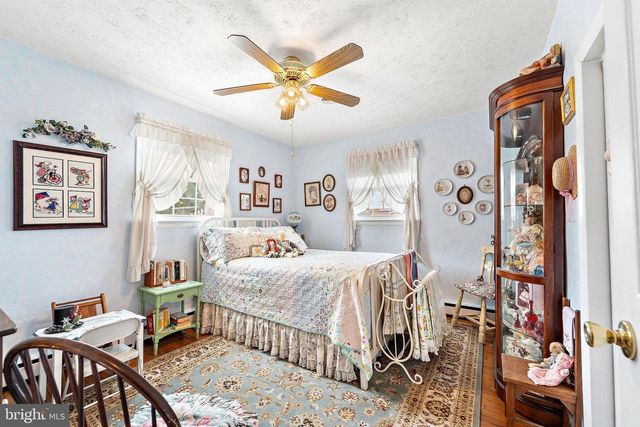 157 S SCHOOL ST, Gibbstown, NJ 08027