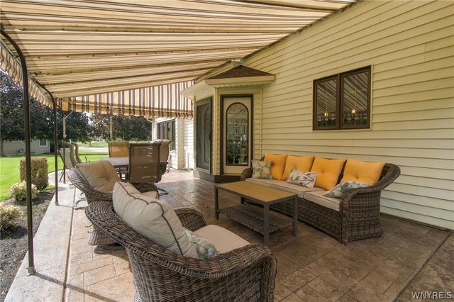 5470 Country Club Lane, Hamburg, NY 14075