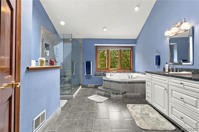 5470 Country Club Lane, Hamburg, NY 14075
