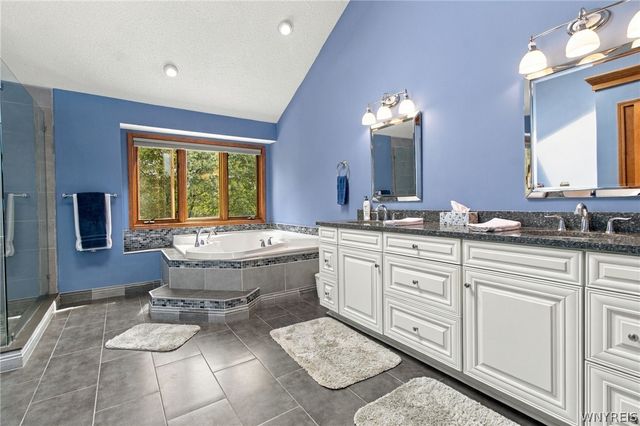 5470 Country Club Lane, Hamburg, NY 14075