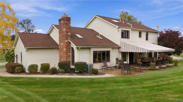 5470 Country Club Lane, Hamburg, NY 14075