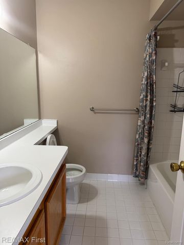 43971 Stoney Lane, Sterling Heights, MI 48313