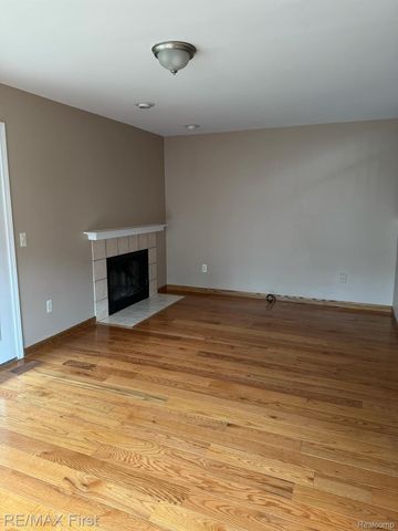 43971 Stoney Lane, Sterling Heights, MI 48313