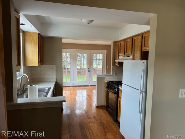 43971 Stoney Lane, Sterling Heights, MI 48313