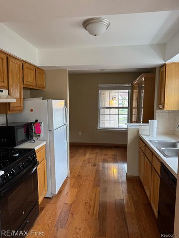 43971 Stoney Lane, Sterling Heights, MI 48313
