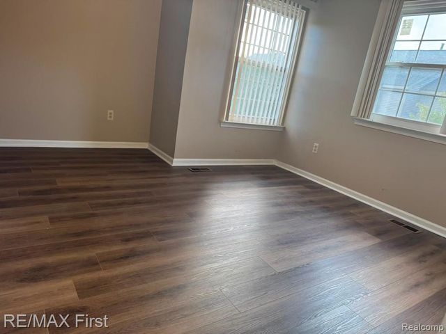43971 Stoney Lane, Sterling Heights, MI 48313
