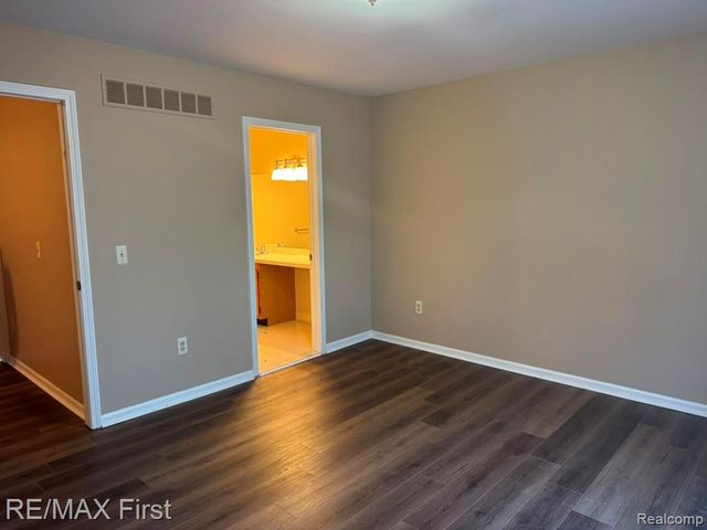 43971 Stoney Lane, Sterling Heights, MI 48313