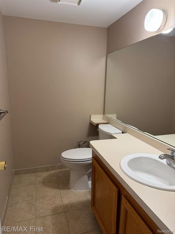 43971 Stoney Lane, Sterling Heights, MI 48313