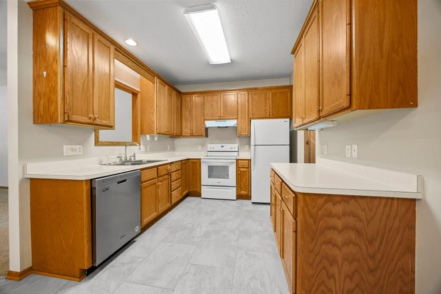 2994 Pitrina Way, Little Canada, MN 55117
