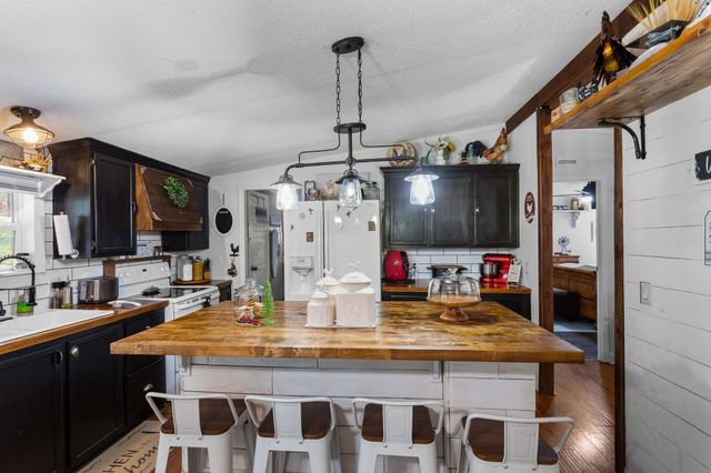 1892 Preacher Holt Rd, Mount Pleasant, TN 38474