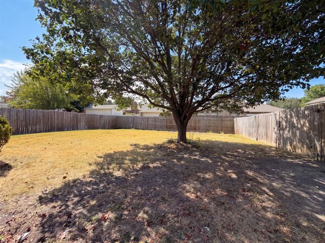 2915 Olympia Drive, Grand Prairie, TX 75052