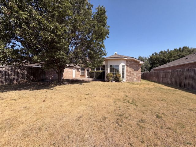 2915 Olympia Drive, Grand Prairie, TX 75052