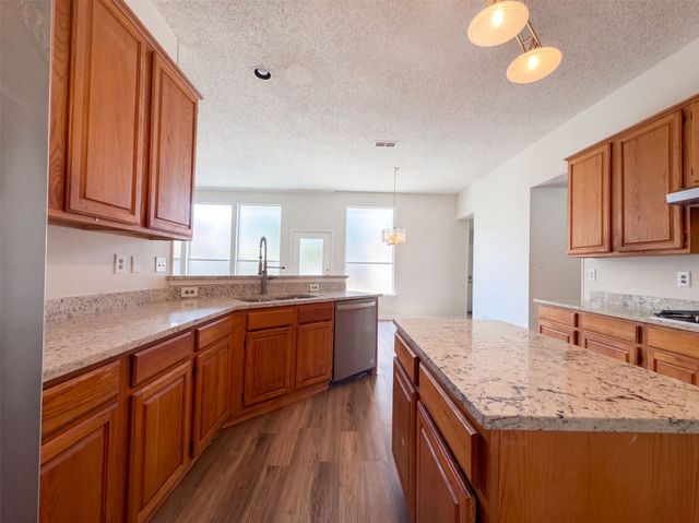 2915 Olympia Drive, Grand Prairie, TX 75052