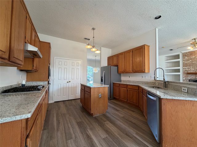 2915 Olympia Drive, Grand Prairie, TX 75052