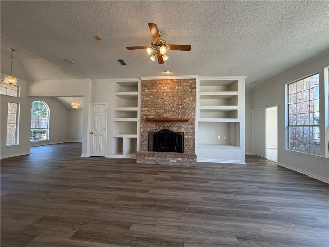 2915 Olympia Drive, Grand Prairie, TX 75052