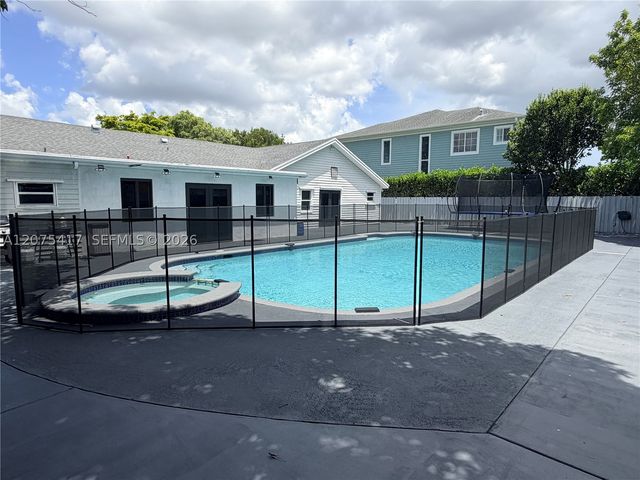 15042 SW 149th St, Miami, FL 33196