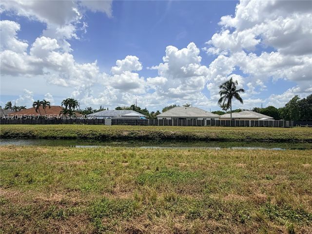 15042 SW 149th St, Miami, FL 33196