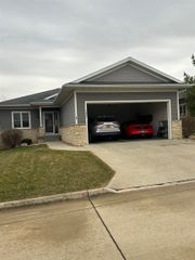 1819 Whispering Pines Circle, Cedar Falls, IA 50613