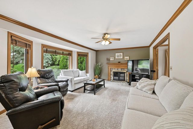 945 Gray Fox DRIVE, Brookfield, WI 53045