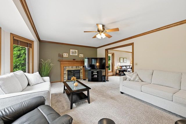 945 Gray Fox DRIVE, Brookfield, WI 53045
